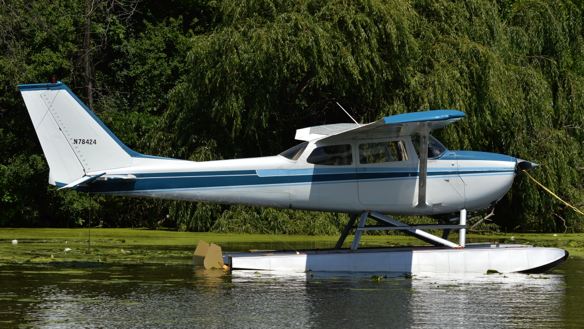 Cessna 172 Float Plane – Cessna 172/175 Floats and Services – ELZYL