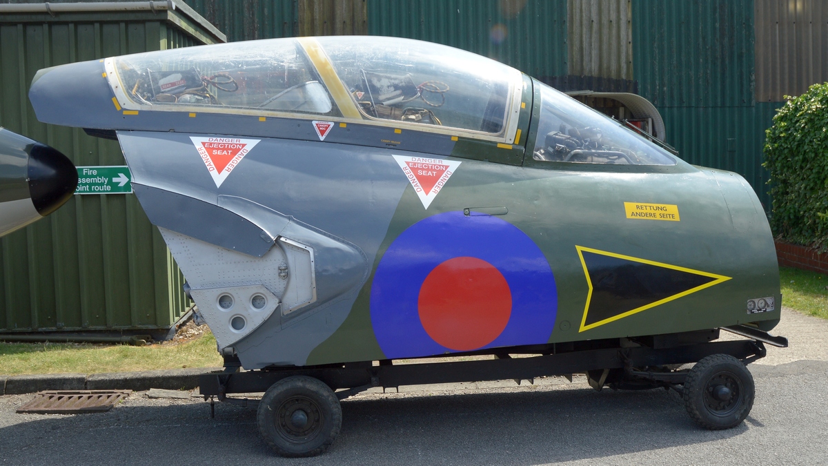 Rod's Aviation Photos: South Yorkshire Aircraft Museum, AeroVenture ...